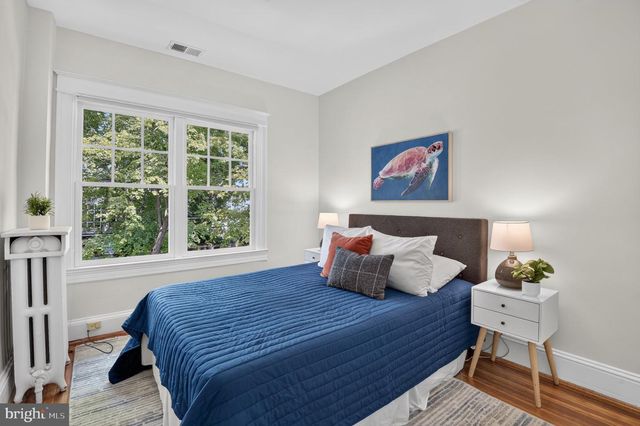 3933 LIVINGSTON ST NW, Washington, DC 20015