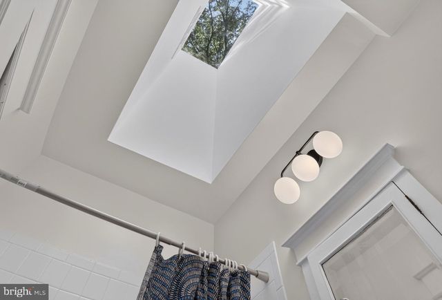 3933 LIVINGSTON ST NW, Washington, DC 20015