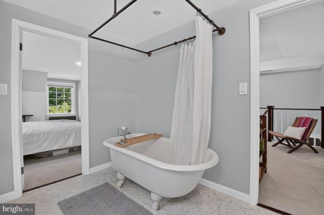 3933 LIVINGSTON ST NW, Washington, DC 20015
