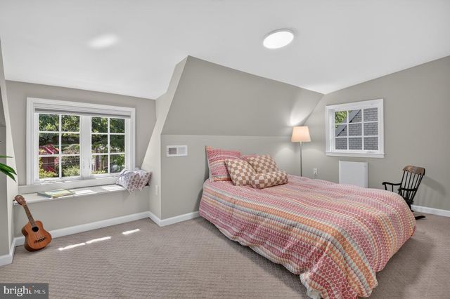 3933 LIVINGSTON ST NW, Washington, DC 20015