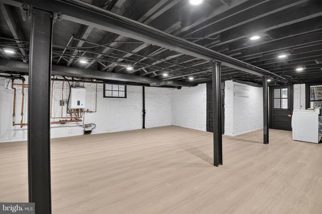 3933 LIVINGSTON ST NW, Washington, DC 20015