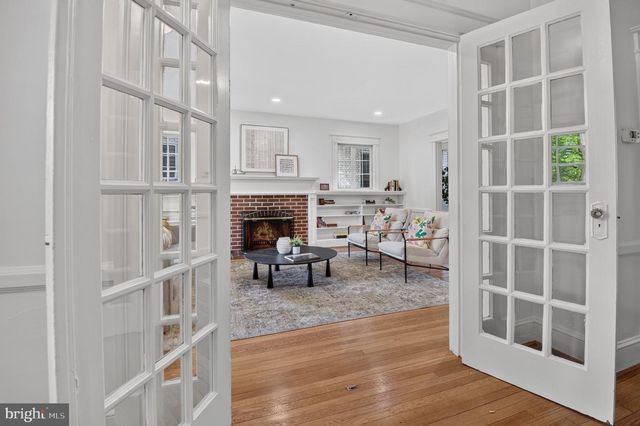 3933 LIVINGSTON ST NW, Washington, DC 20015