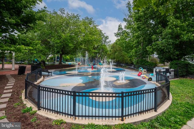3933 LIVINGSTON ST NW, Washington, DC 20015