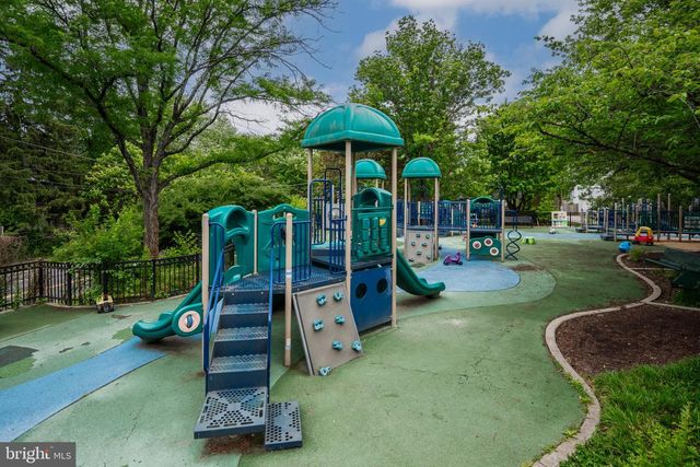 3933 LIVINGSTON ST NW, Washington, DC 20015