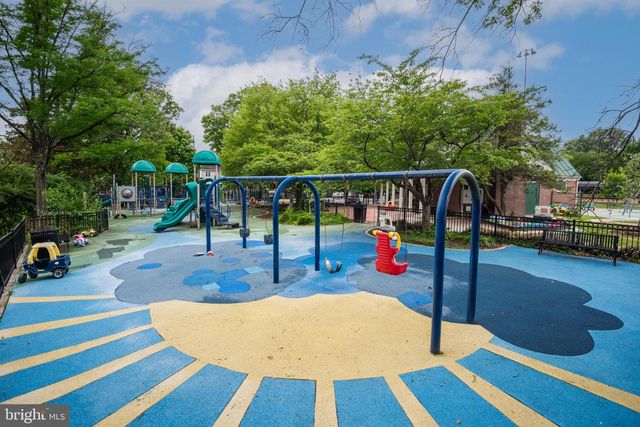 3933 LIVINGSTON ST NW, Washington, DC 20015