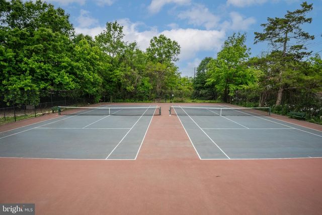 3933 LIVINGSTON ST NW, Washington, DC 20015