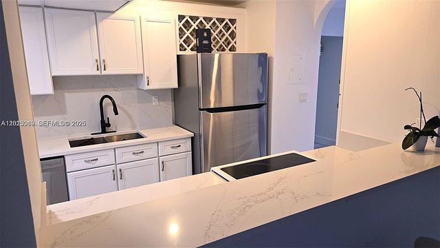 2715 N Ocean Blvd 2E, Fort Lauderdale, FL 33308