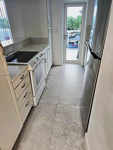 2715 N Ocean Blvd 2E, Fort Lauderdale, FL 33308