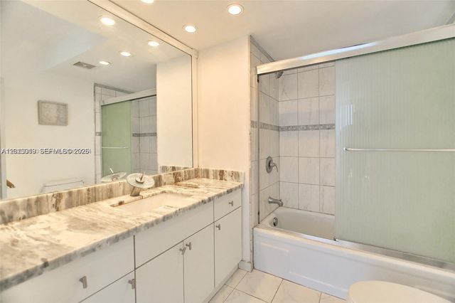 2715 N Ocean Blvd 2E, Fort Lauderdale, FL 33308
