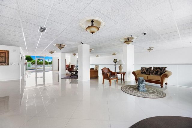 2715 N Ocean Blvd 2E, Fort Lauderdale, FL 33308