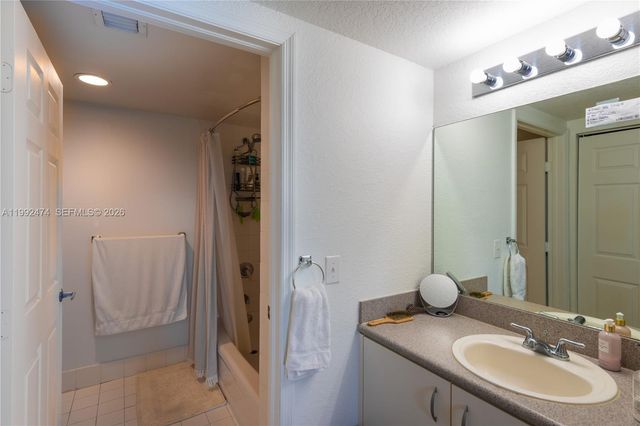 816 NW 11th St 606, Miami, FL 33136