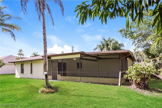 720 SW 8th TER, Cape Coral, FL 33991