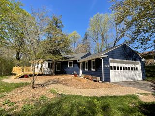 2737 Meadowvale Drive SE, Grand Rapids, MI 49506