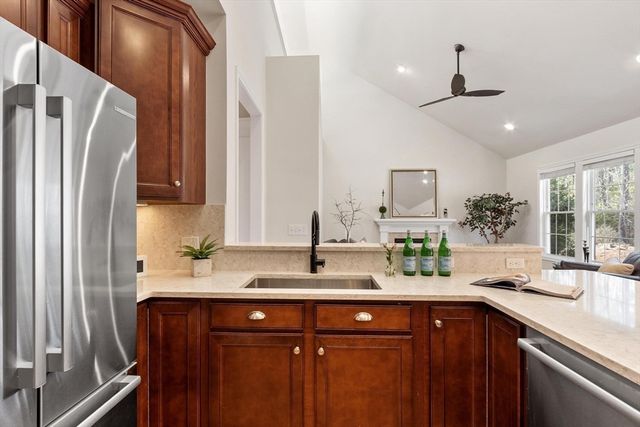 35 Greenside Ln 35, Acton, MA 01720