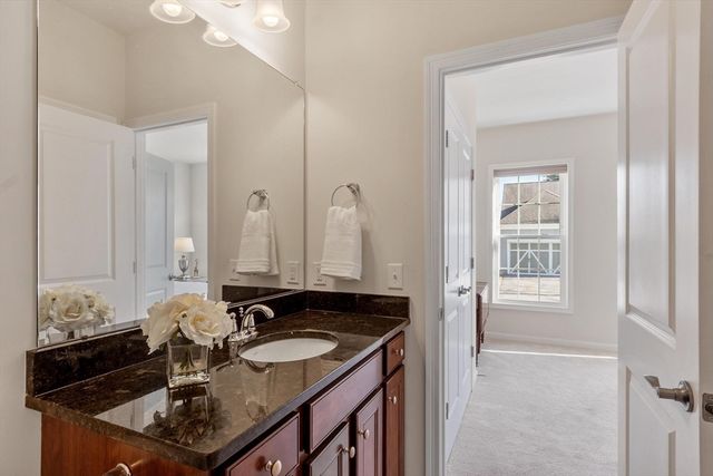 35 Greenside Ln 35, Acton, MA 01720