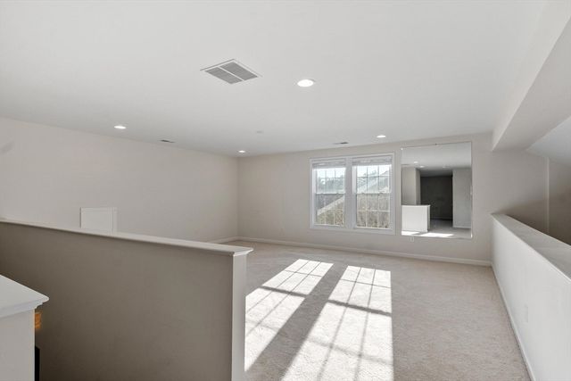 35 Greenside Ln 35, Acton, MA 01720