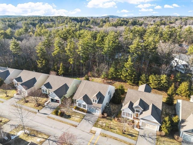 35 Greenside Ln 35, Acton, MA 01720