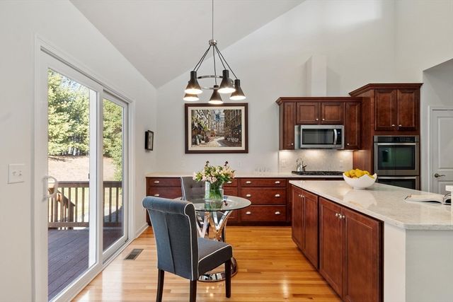 35 Greenside Ln 35, Acton, MA 01720