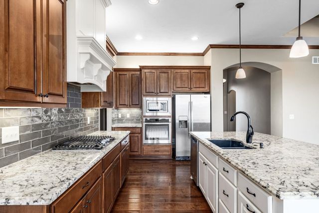 821 N Fairoaks Ct, Andover, KS 67002