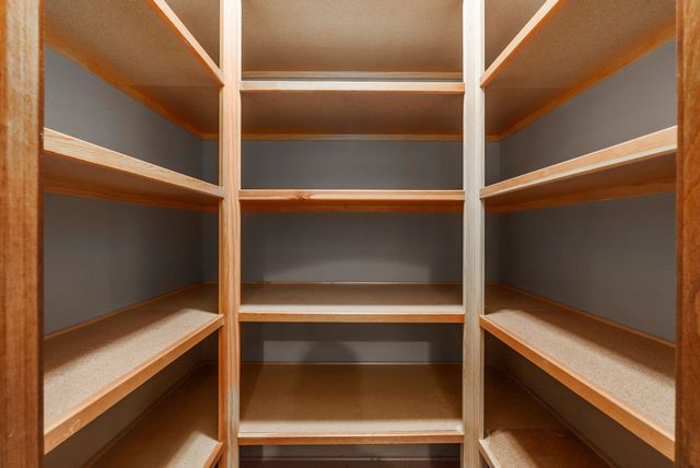 821 N Fairoaks Ct, Andover, KS 67002