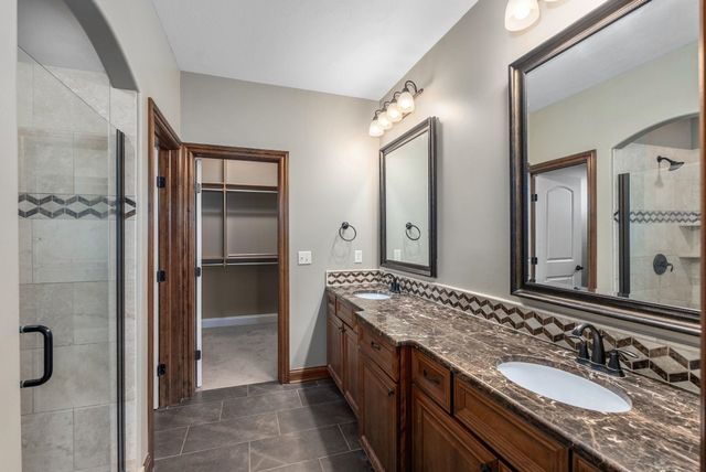 821 N Fairoaks Ct, Andover, KS 67002