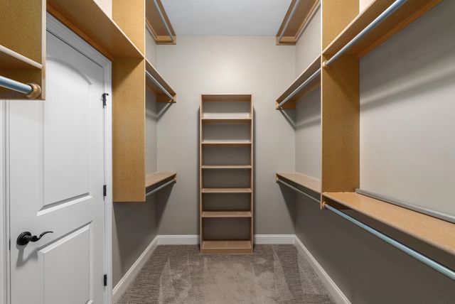 821 N Fairoaks Ct, Andover, KS 67002