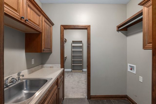 821 N Fairoaks Ct, Andover, KS 67002