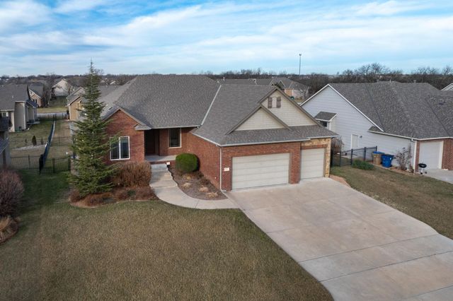 821 N Fairoaks Ct, Andover, KS 67002