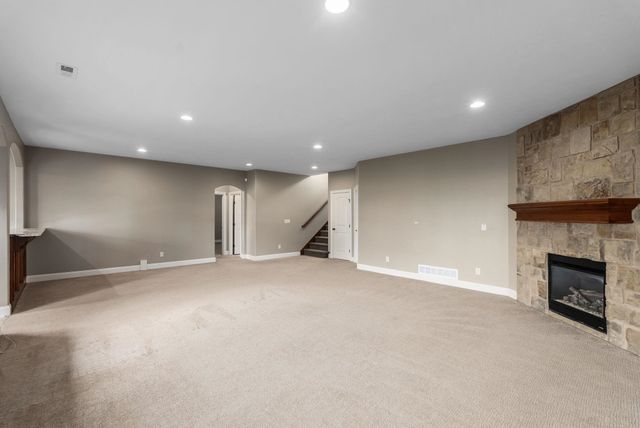 821 N Fairoaks Ct, Andover, KS 67002