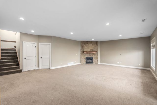 821 N Fairoaks Ct, Andover, KS 67002