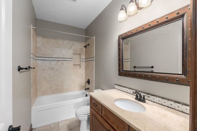 821 N Fairoaks Ct, Andover, KS 67002