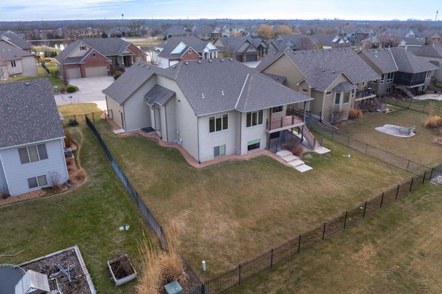 821 N Fairoaks Ct, Andover, KS 67002