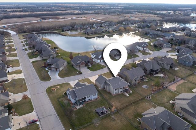 821 N Fairoaks Ct, Andover, KS 67002