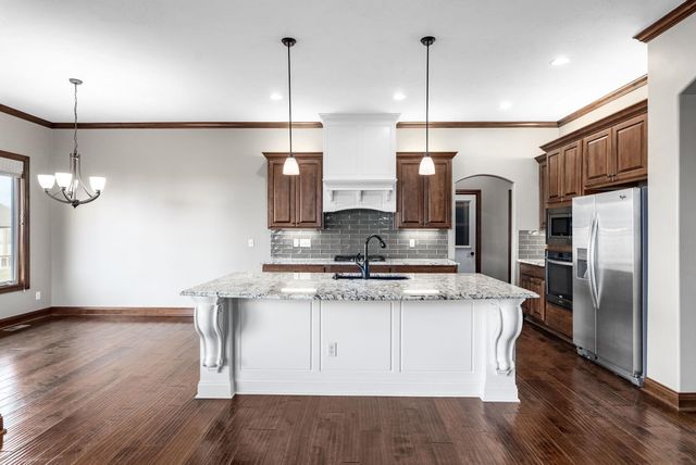 821 N Fairoaks Ct, Andover, KS 67002