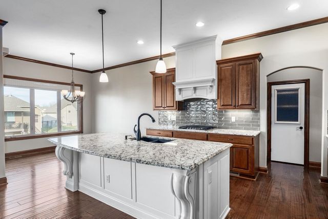 821 N Fairoaks Ct, Andover, KS 67002