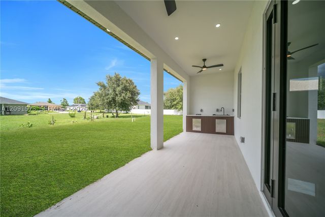 3304 18 St SW, Lehigh Acres, FL 33976