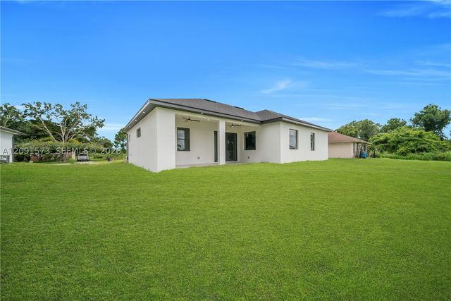 3304 18 St SW, Lehigh Acres, FL 33976