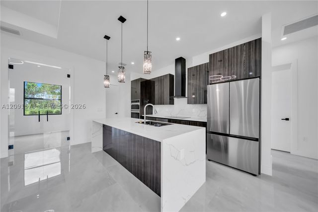 3304 18 St SW, Lehigh Acres, FL 33976