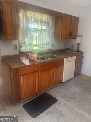 611 Woods Drive NW, Atlanta, GA 30318