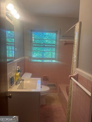 611 Woods Drive NW, Atlanta, GA 30318