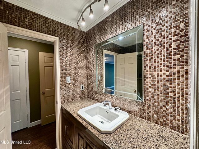 307 Longwood Drive, Clinton, MS 39056