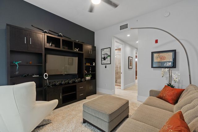 2770 NE 14TH Street 203, Fort Lauderdale, FL 33304