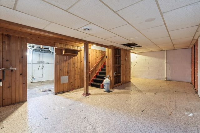 3718 C Ave NE, Cedar Rapids, IA 52402