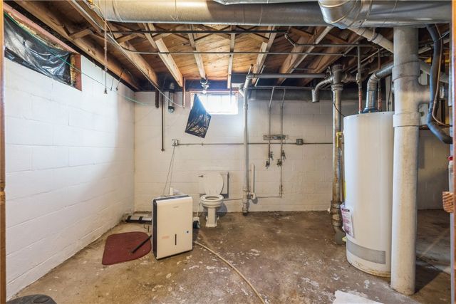 3718 C Ave NE, Cedar Rapids, IA 52402