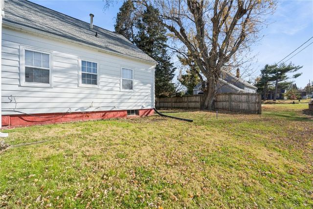 3718 C Ave NE, Cedar Rapids, IA 52402