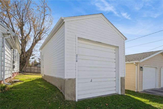 3718 C Ave NE, Cedar Rapids, IA 52402