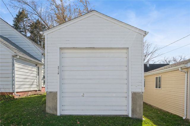 3718 C Ave NE, Cedar Rapids, IA 52402