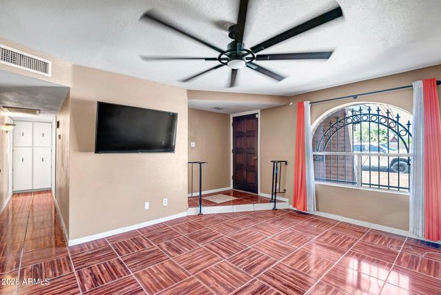 6433 W CATALINA Drive, Phoenix, AZ 85033