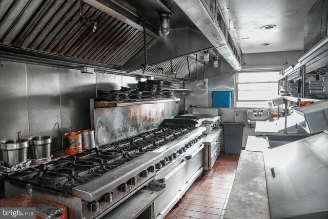 305 N MILL RD, Vineland, NJ 08360