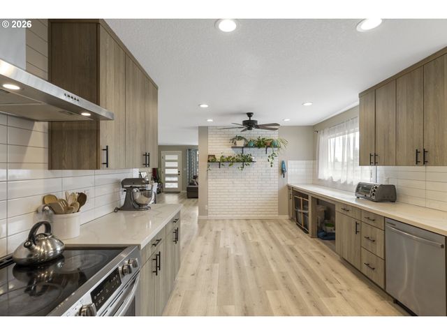 6352 CAUFIELD St, West Linn, OR 97068